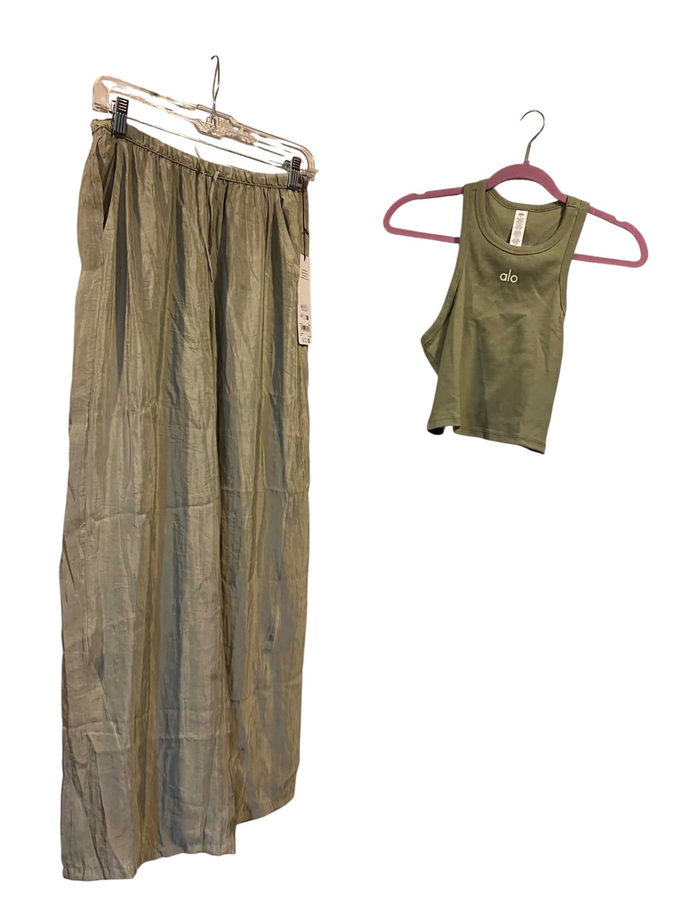 NWT Alo Yoga Aspire Tank/Semi
sheer High waisted Straight Leg Pant Size Med.